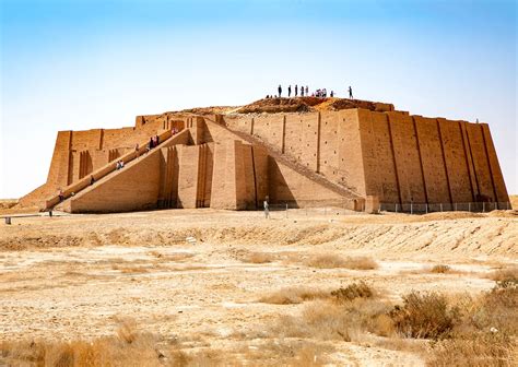  「The Ziggurat」：幻想的な構造と鮮やかな色彩が織りなす夢のような世界